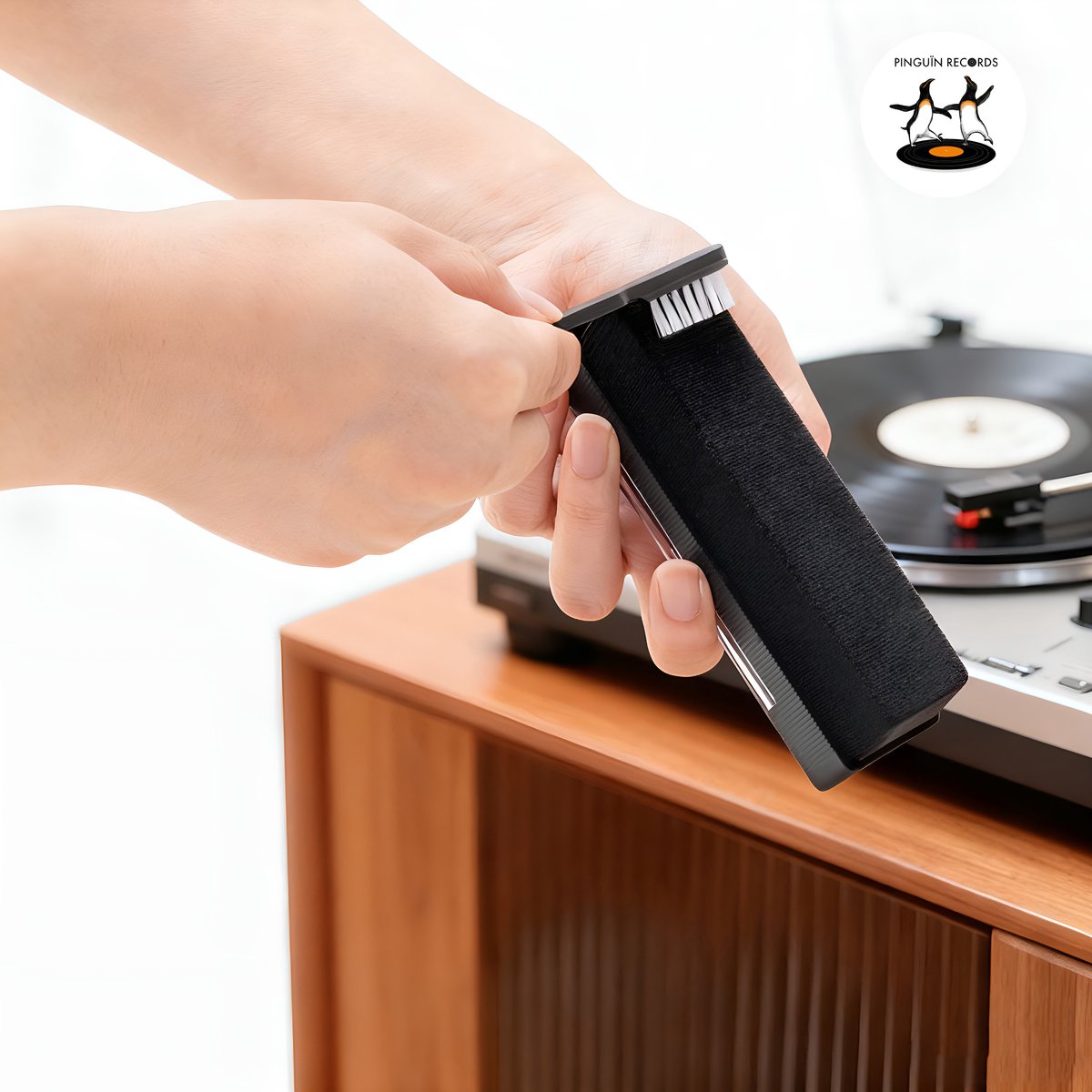 Pinguïn Records VinylCare ProBrush - Hoogwaardige platenborstel – Complete 3-delige set – Inclusief naald- en schoonmaakborstel - Antistatische platenborstel – LP borstel – Platenreiniger voor vinyl - afbeelding 5