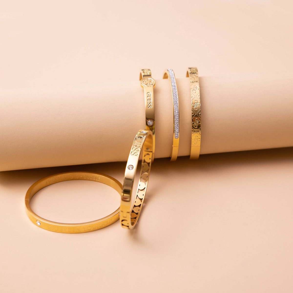 Guess Dames Guess stalen plated bangle armband Heart - Staal - Armband - Cadeau - Stijlvol - Goudkleurig - afbeelding 4