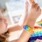 Partizzle 24x Fidget Toys Pop It Armbanden Pakket - Armbandjes Uitdeelcadeautjes - Grabbelton Traktatie Cadeautjes - Voor Kinderen & Peuters - afbeelding 4