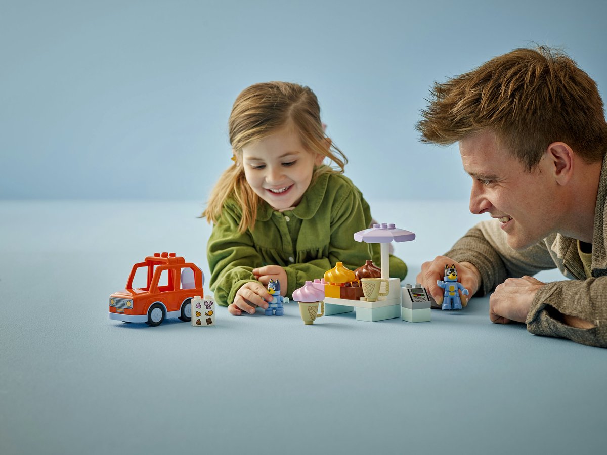 LEGO DUPLO Bluey Een IJsje Halen met Bluey - 10458 - afbeelding 2